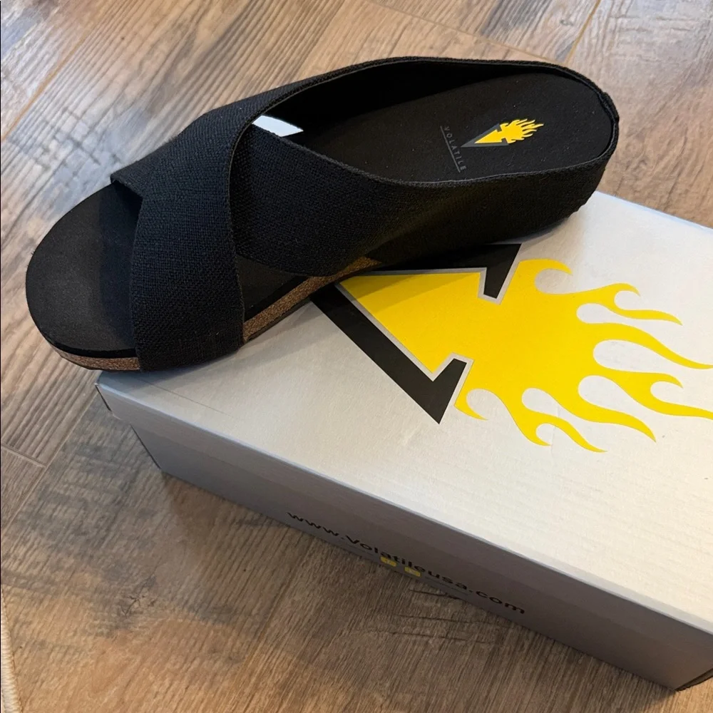 🆕 Volatile Ablette Black Crisscross Sandals
